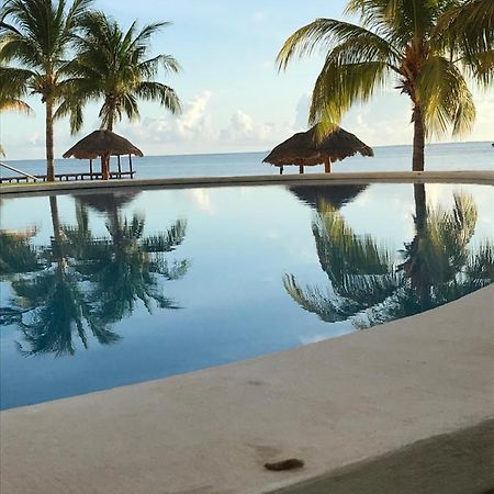 Front Beach Private Room With Shared Bathroom Cancun Bagian luar foto