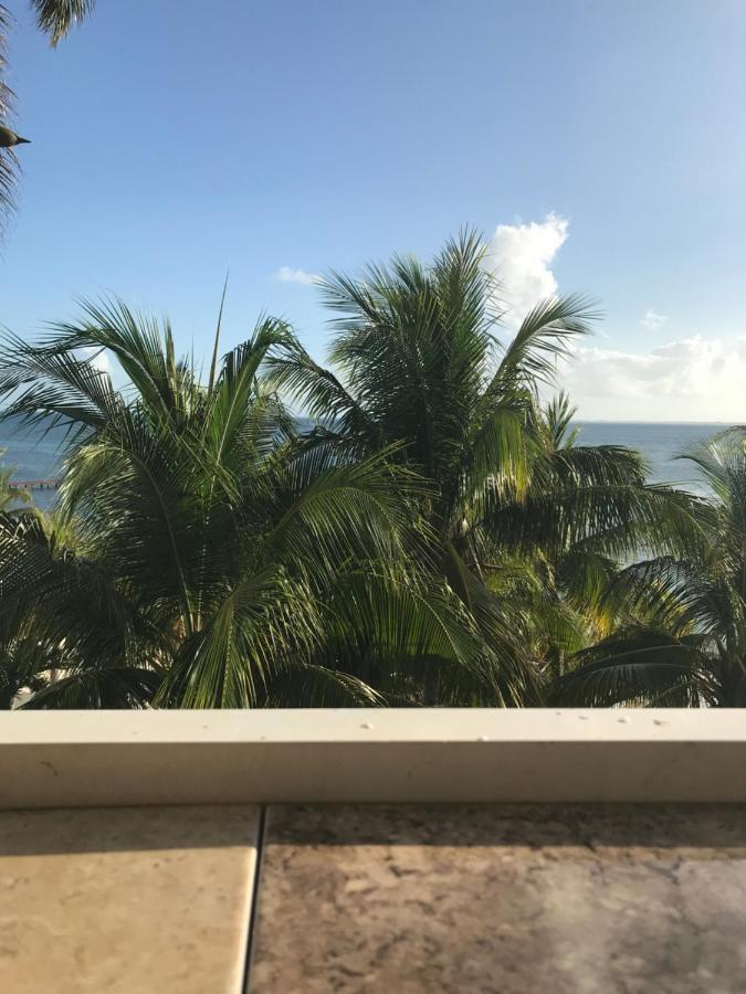 Front Beach Private Room With Shared Bathroom Cancun Bagian luar foto
