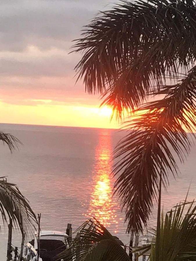 Front Beach Private Room With Shared Bathroom Cancun Bagian luar foto