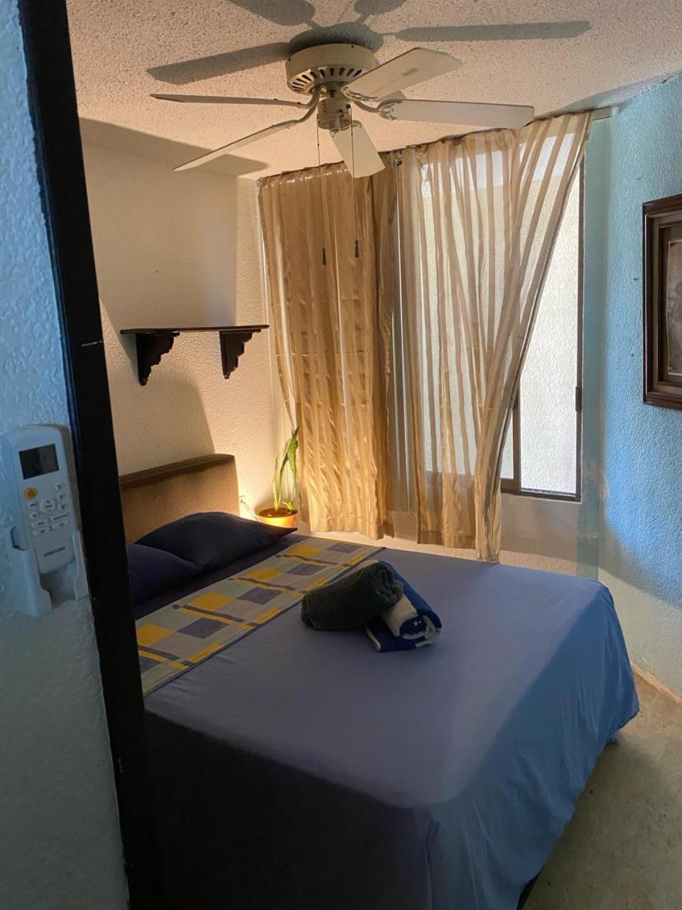 Front Beach Private Room With Shared Bathroom Cancun Bagian luar foto