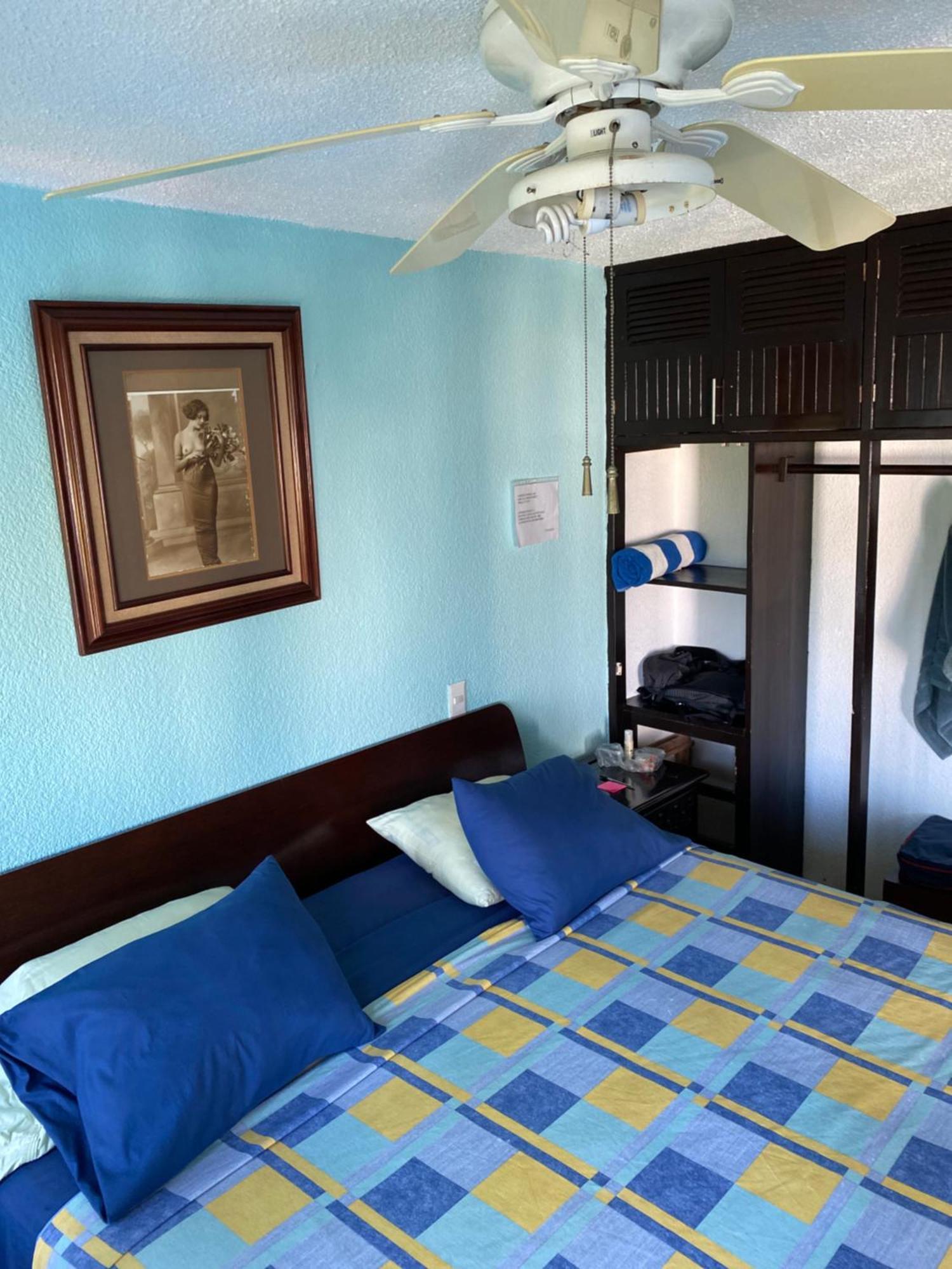 Front Beach Private Room With Shared Bathroom Cancun Bagian luar foto