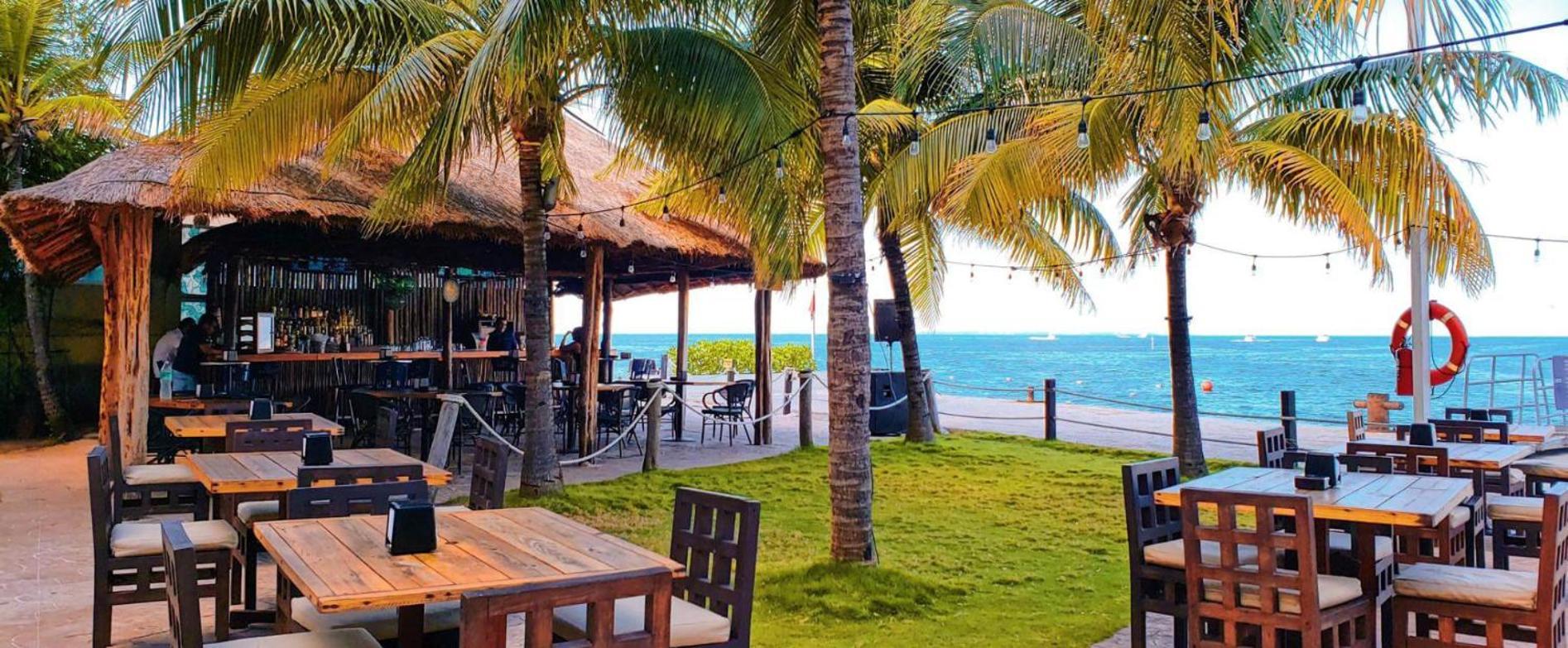 Front Beach Private Room With Shared Bathroom Cancun Bagian luar foto