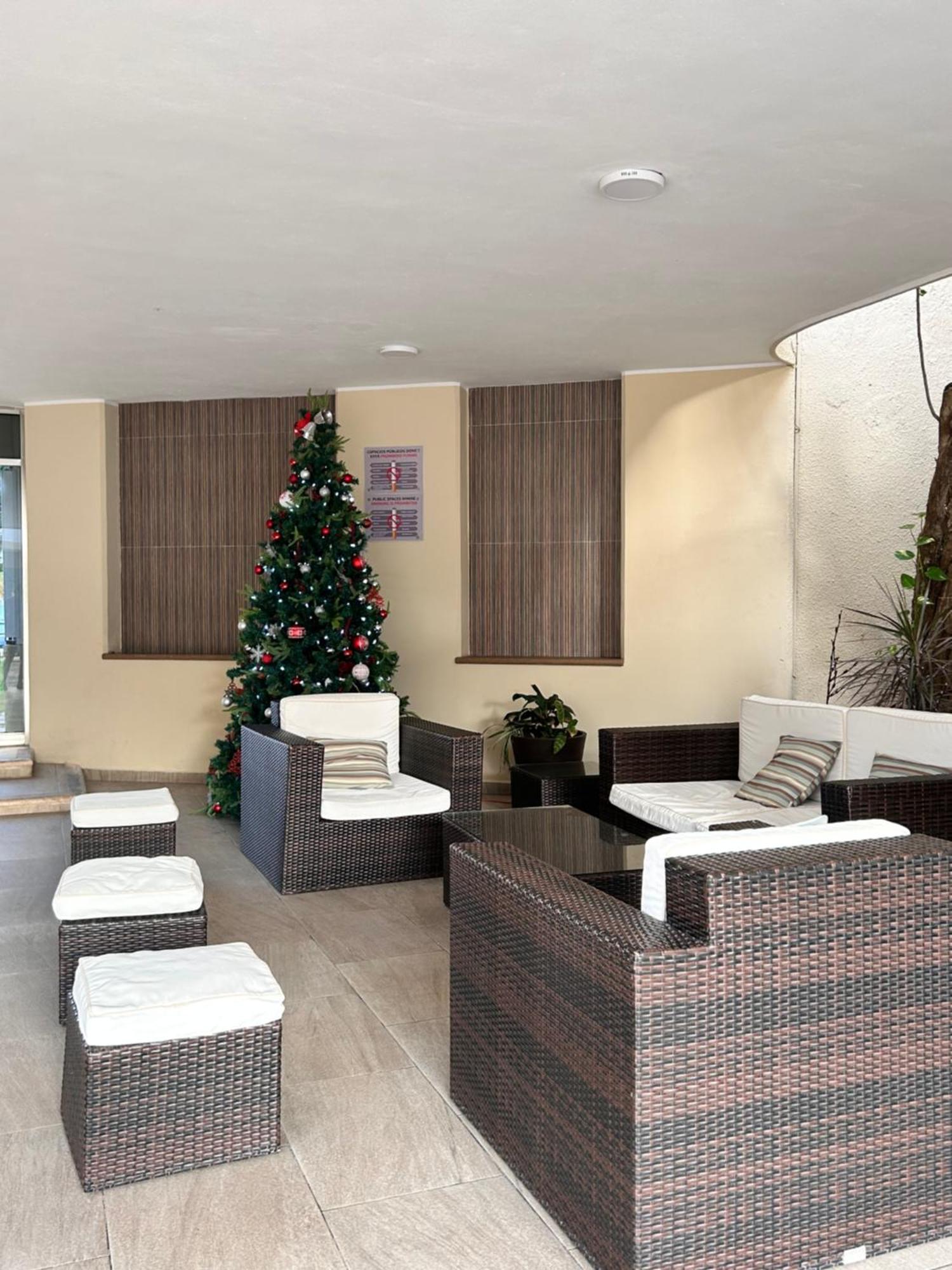 Front Beach Private Room With Shared Bathroom Cancun Bagian luar foto