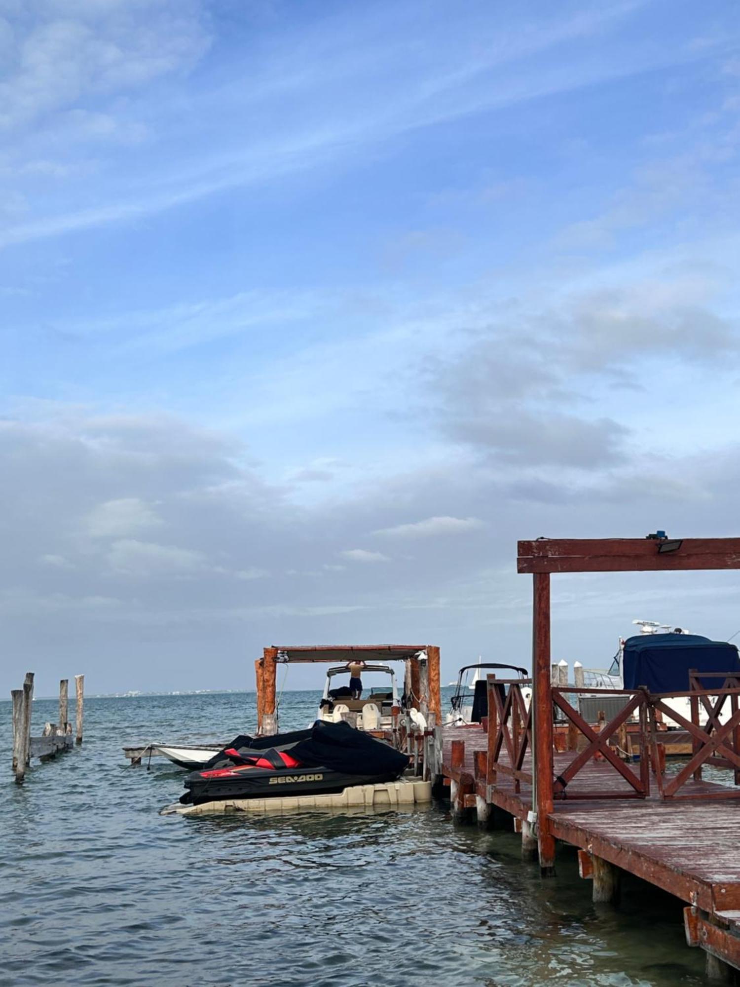 Front Beach Private Room With Shared Bathroom Cancun Bagian luar foto