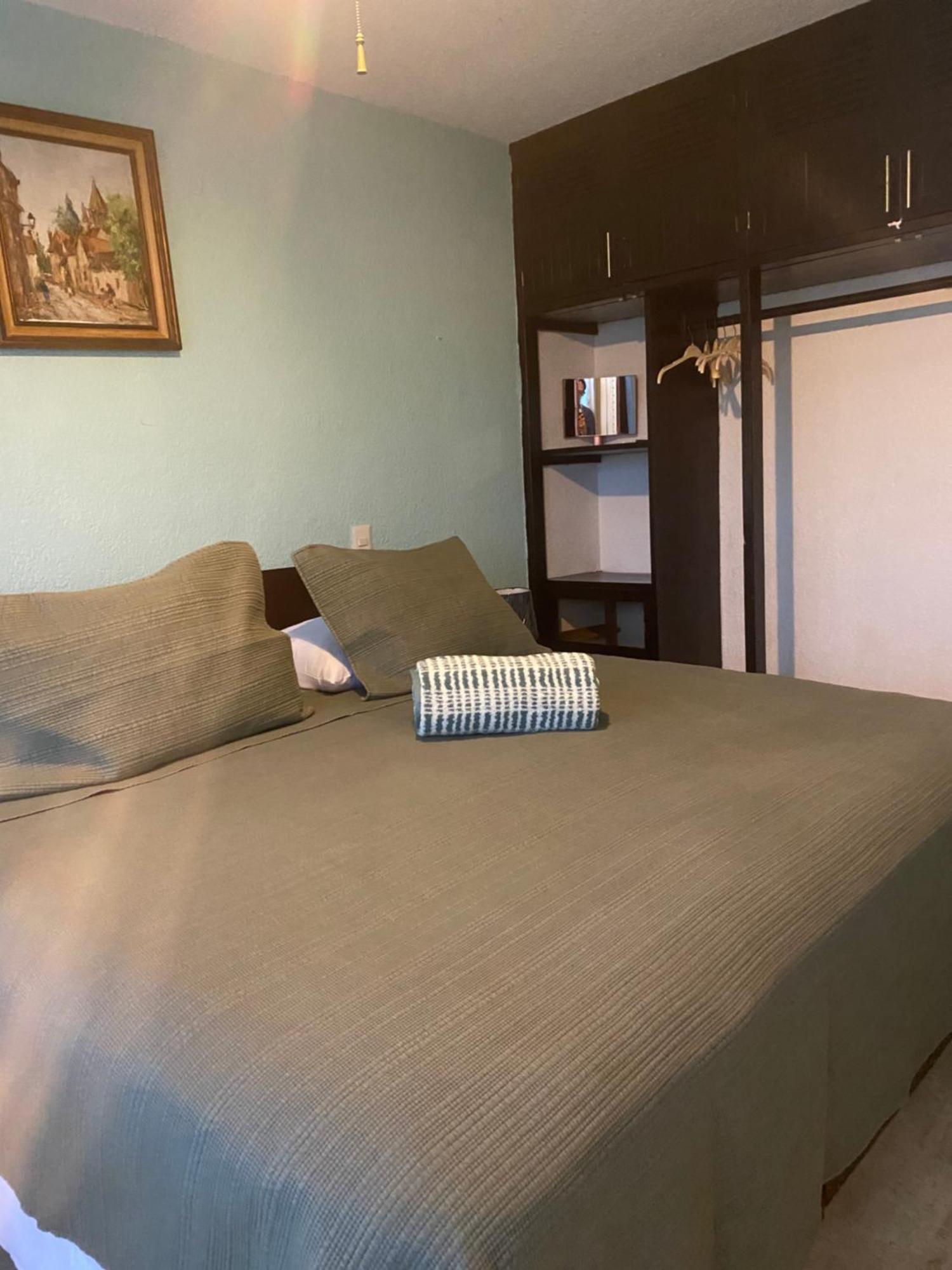Front Beach Private Room With Shared Bathroom Cancun Bagian luar foto