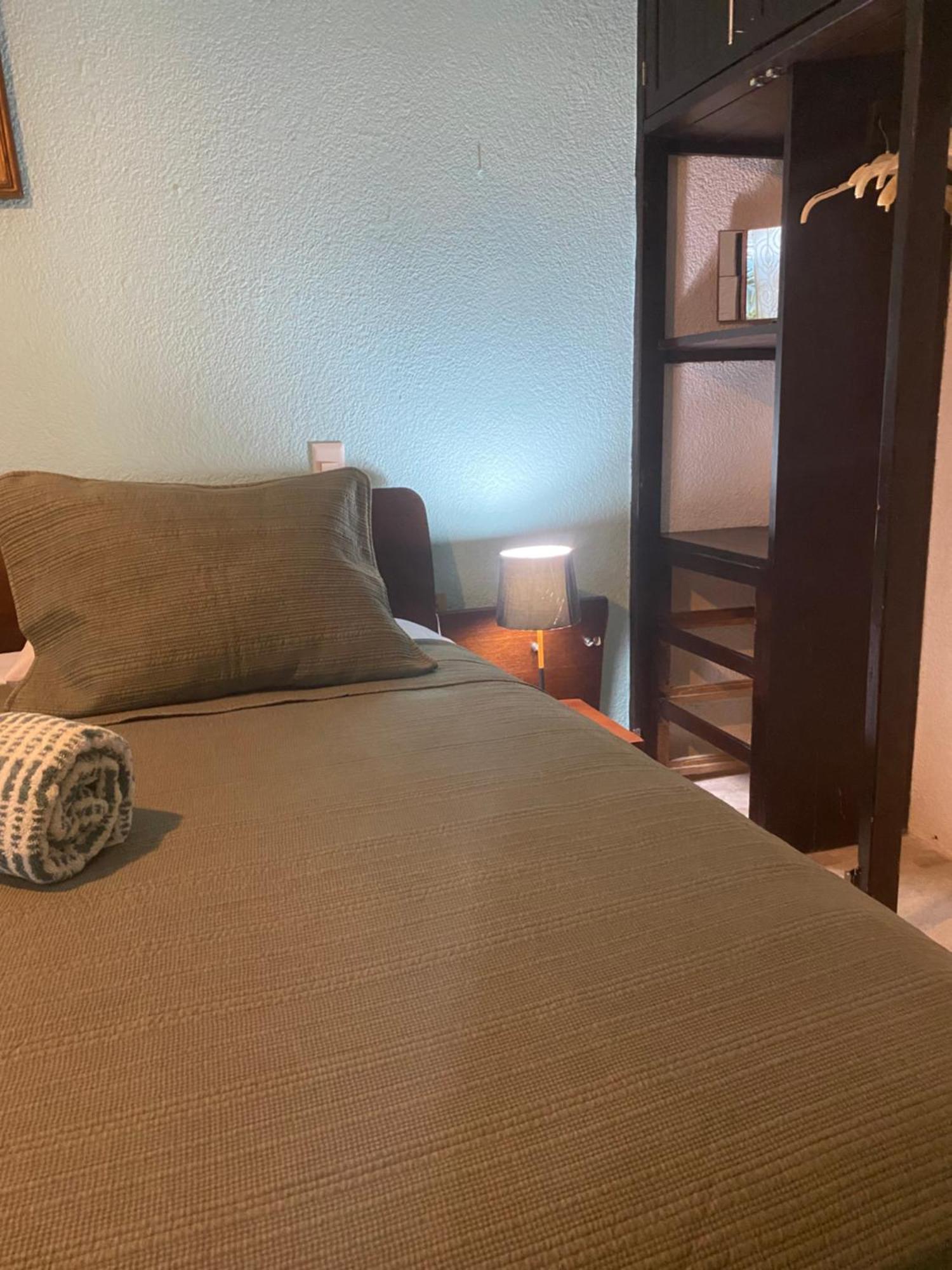 Front Beach Private Room With Shared Bathroom Cancun Bagian luar foto