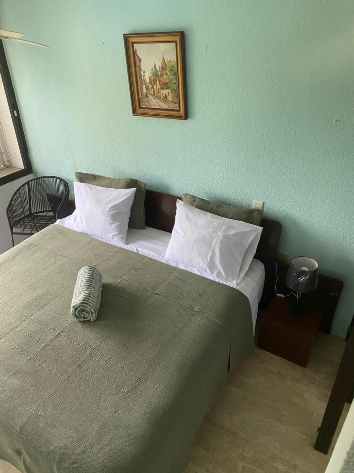 Front Beach Private Room With Shared Bathroom Cancun Bagian luar foto