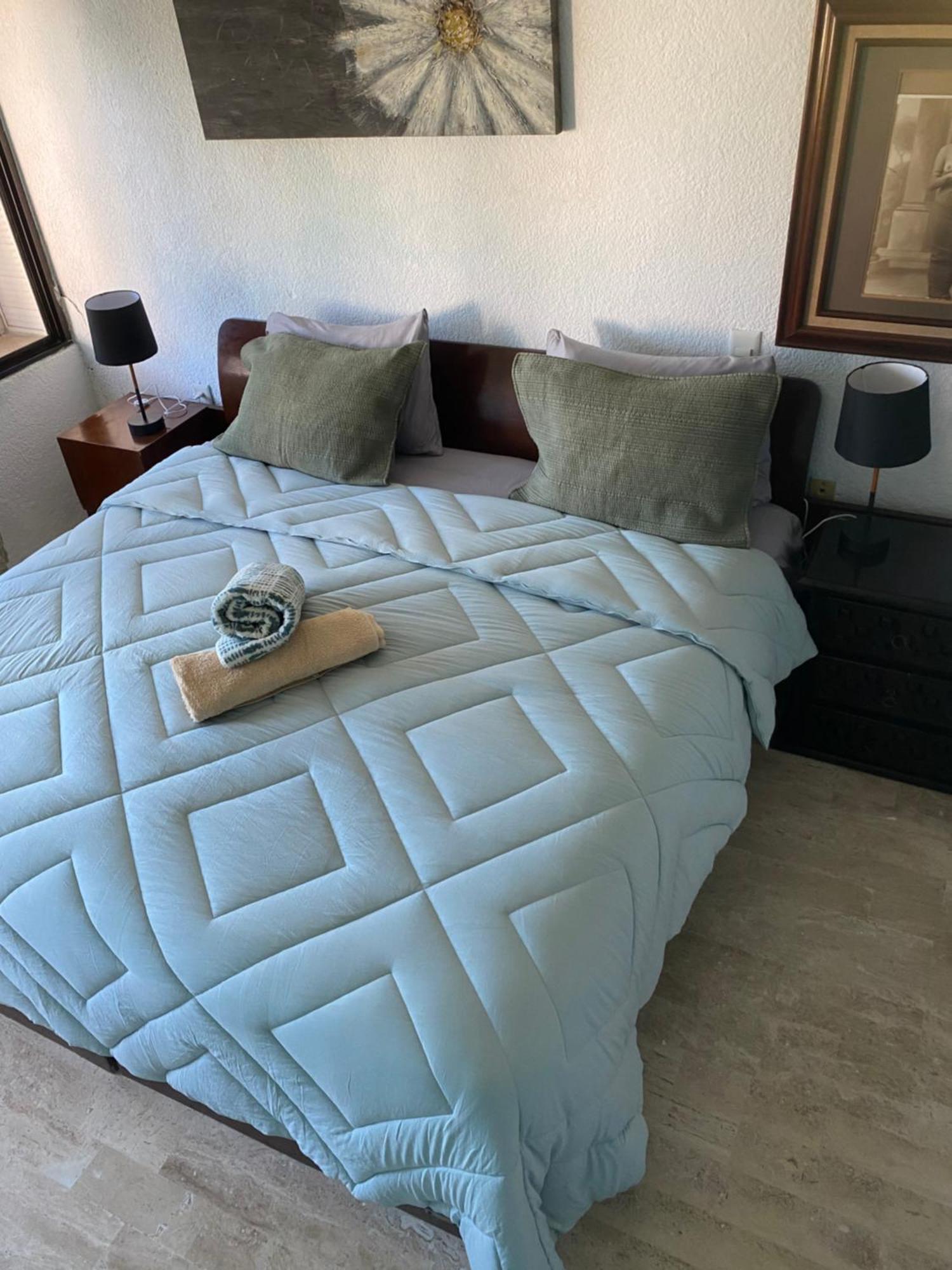 Front Beach Private Room With Shared Bathroom Cancun Bagian luar foto