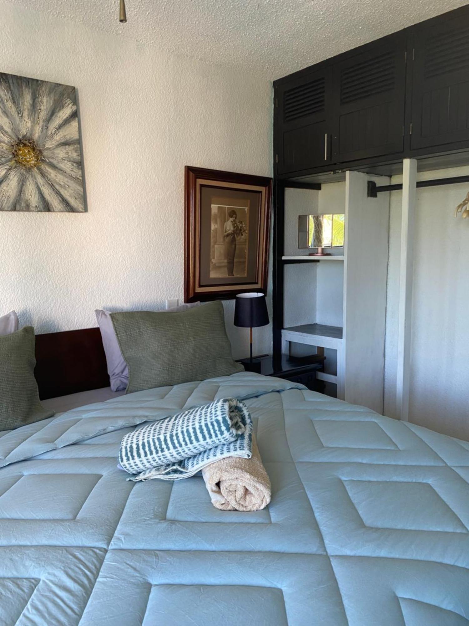 Front Beach Private Room With Shared Bathroom Cancun Bagian luar foto