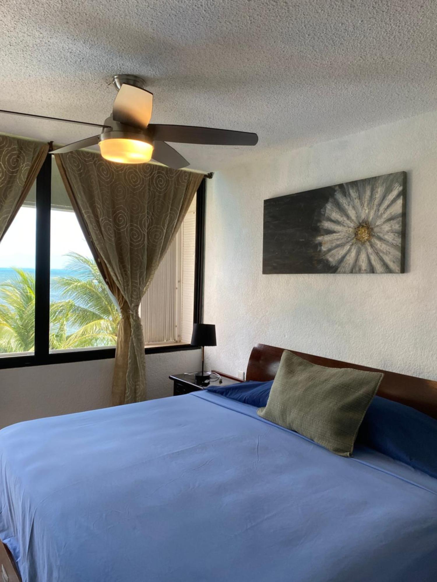 Front Beach Private Room With Shared Bathroom Cancun Bagian luar foto